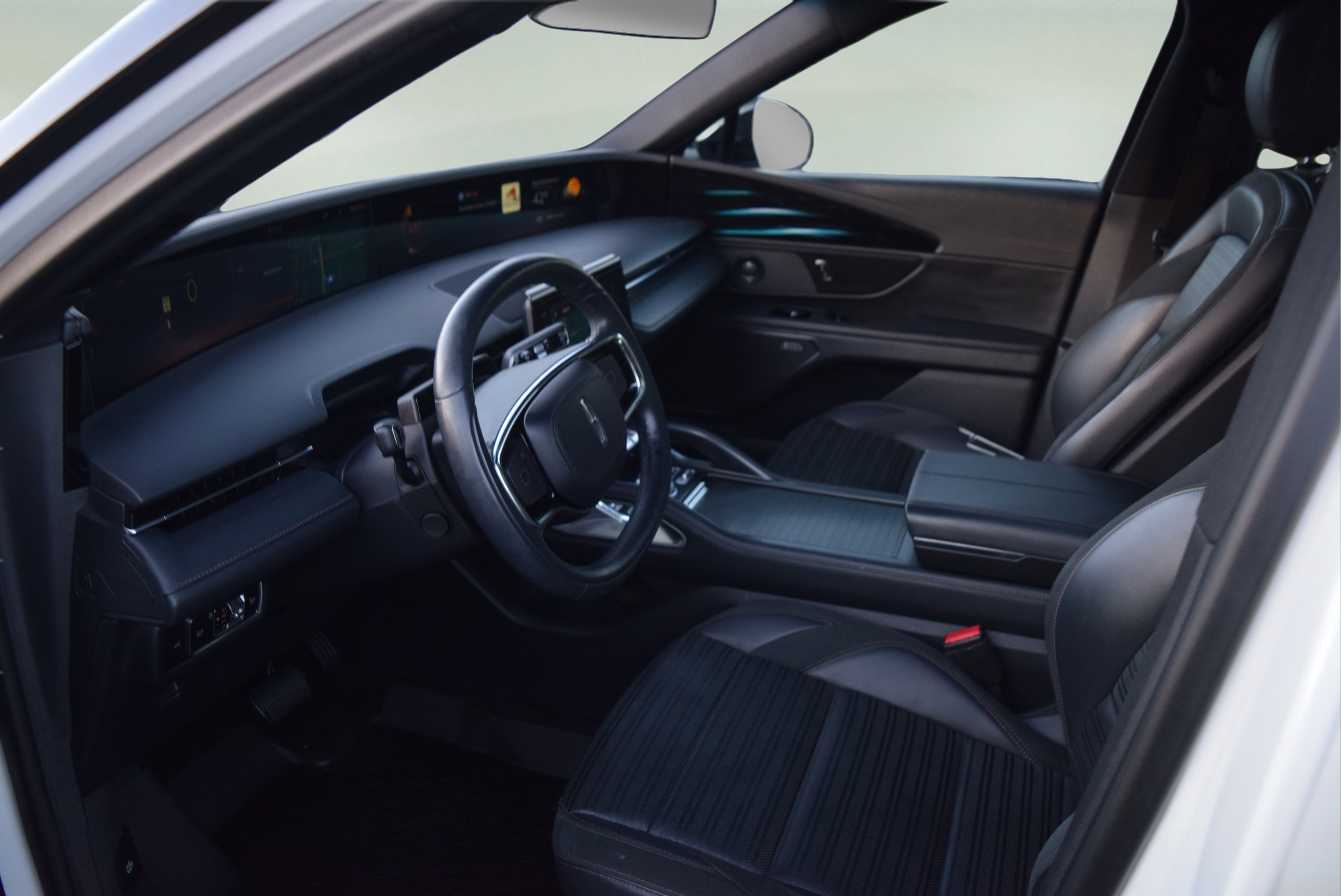 Used 2024 Lincoln Nautilus Reserve w/ Equipment Group 202A image 9