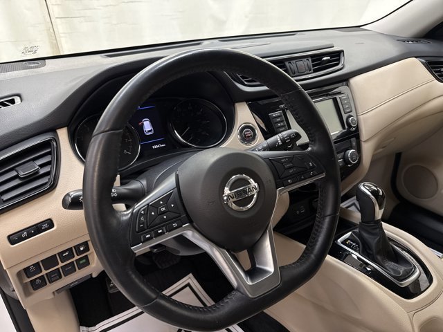 Used 2018 Nissan Rogue SV w/ Sun & Sound Touring Package image 27