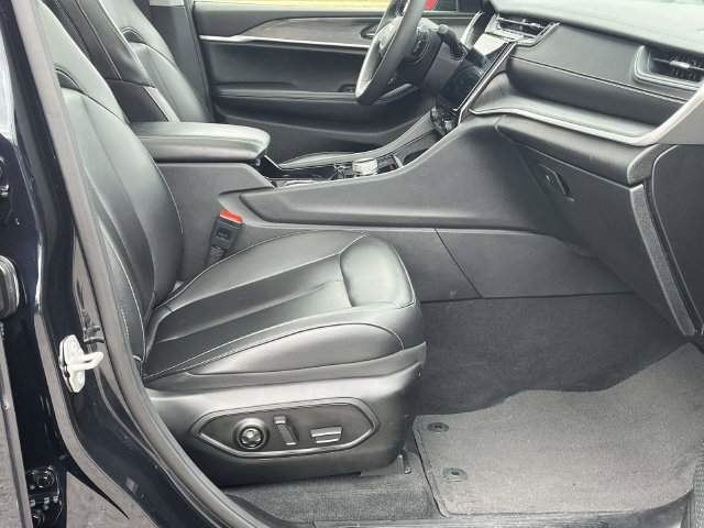 Used 2023 Jeep Grand Cherokee L Limited AWD/4WD image 26