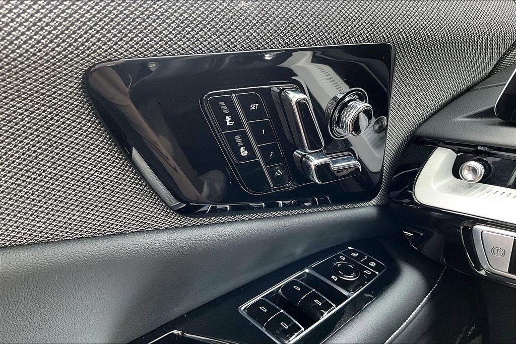 Used 2025 Cadillac Optiq Luxury 1 image 24