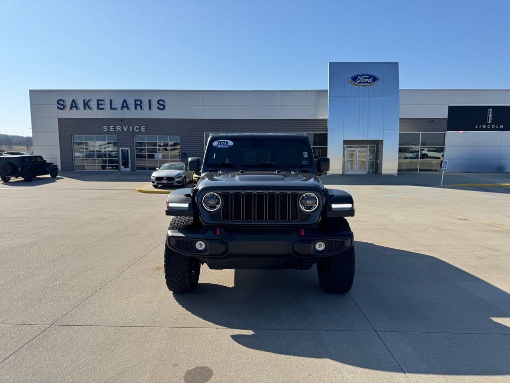 Used 2025 Jeep Wrangler Unlimited Rubicon image 2