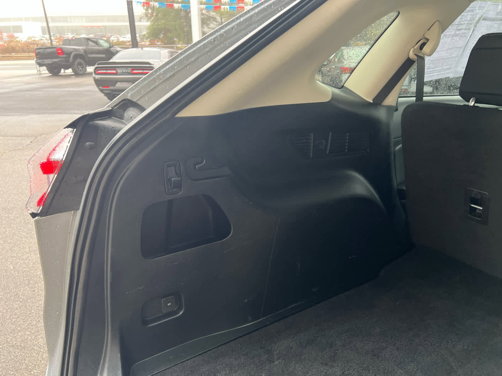 Used 2022 Ford Edge SE image 12