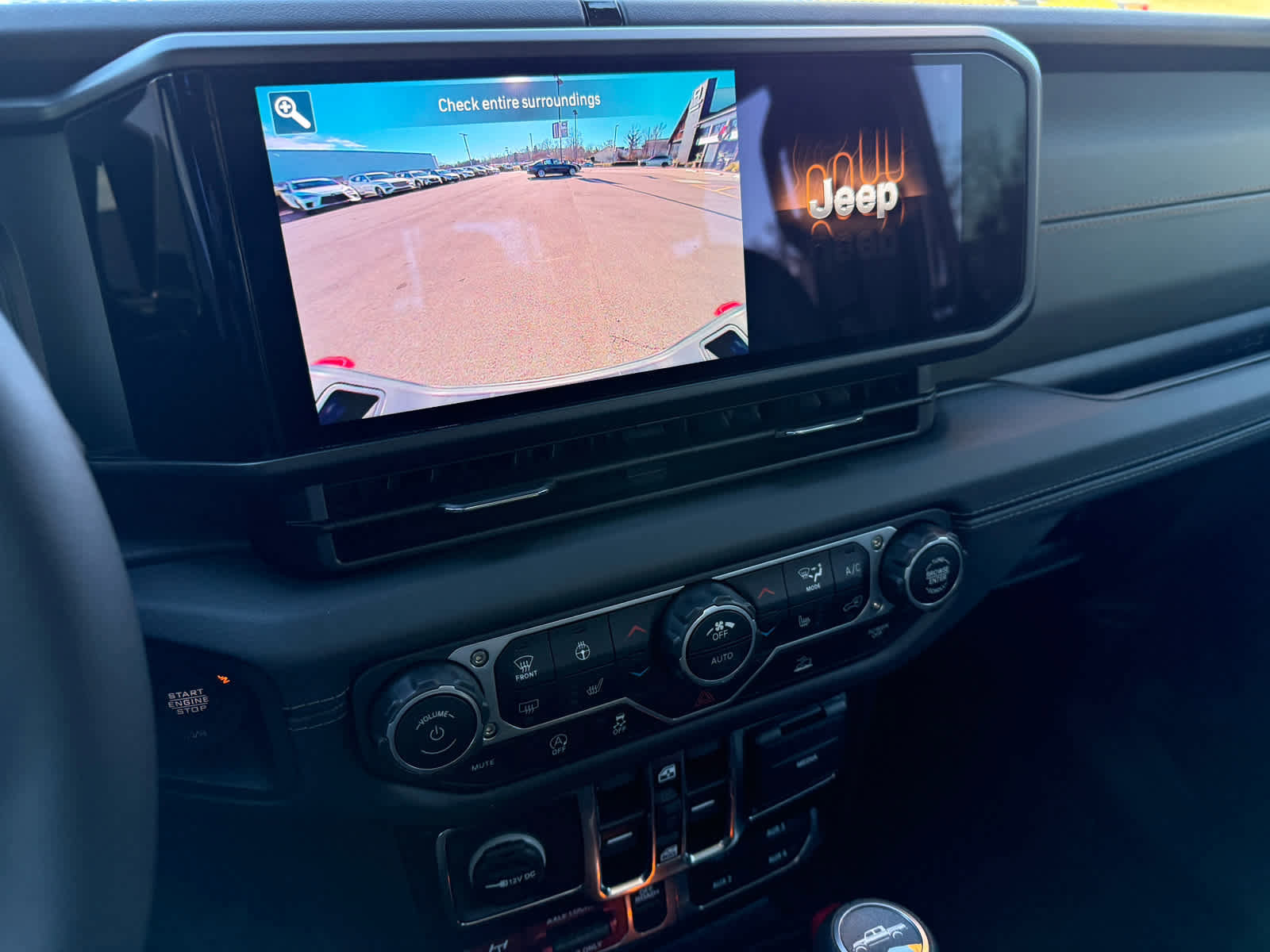 Used 2025 Jeep Gladiator Mojave w/ Convenience Group image 19