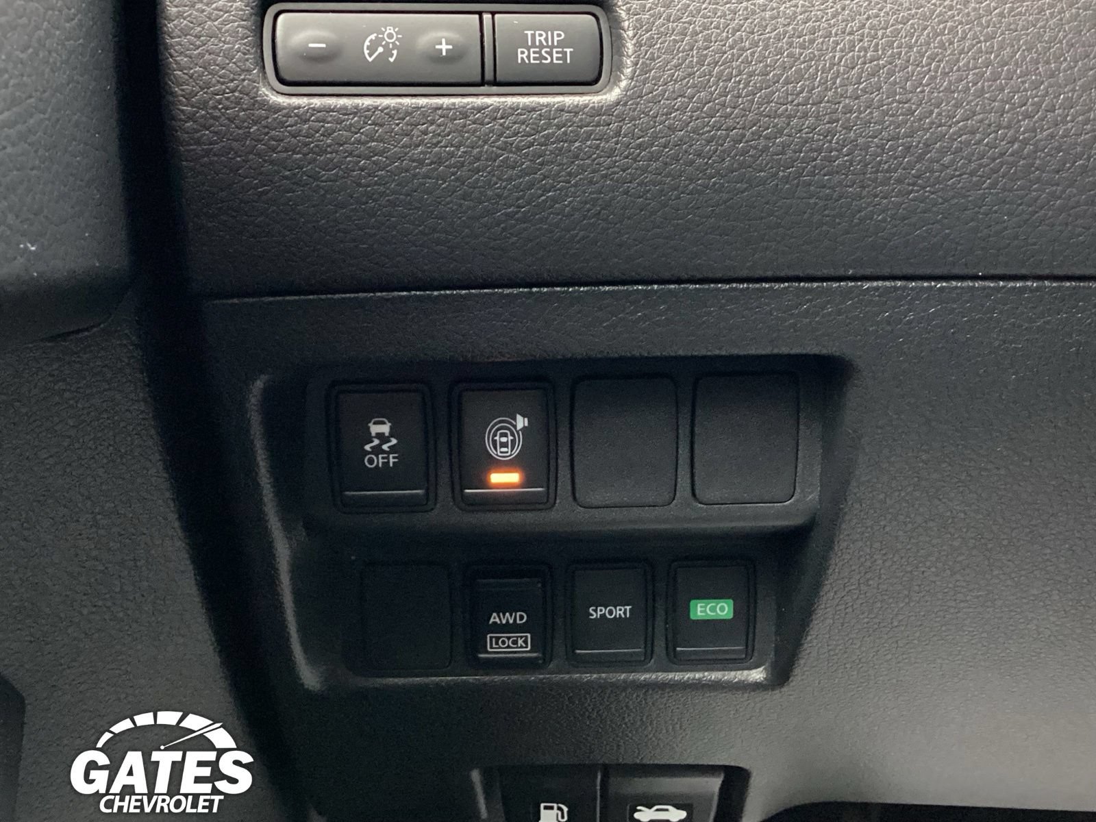 Used 2017 Nissan Rogue SV AWD/4WD image 23