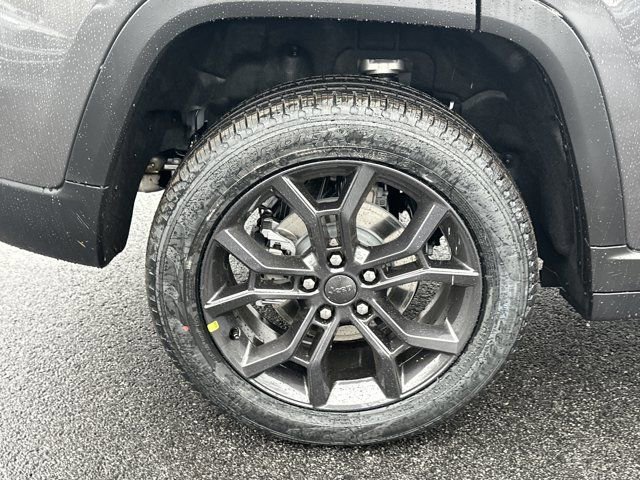 New 2025 Jeep Grand Cherokee Limited w/ Trailer Tow Package image 18