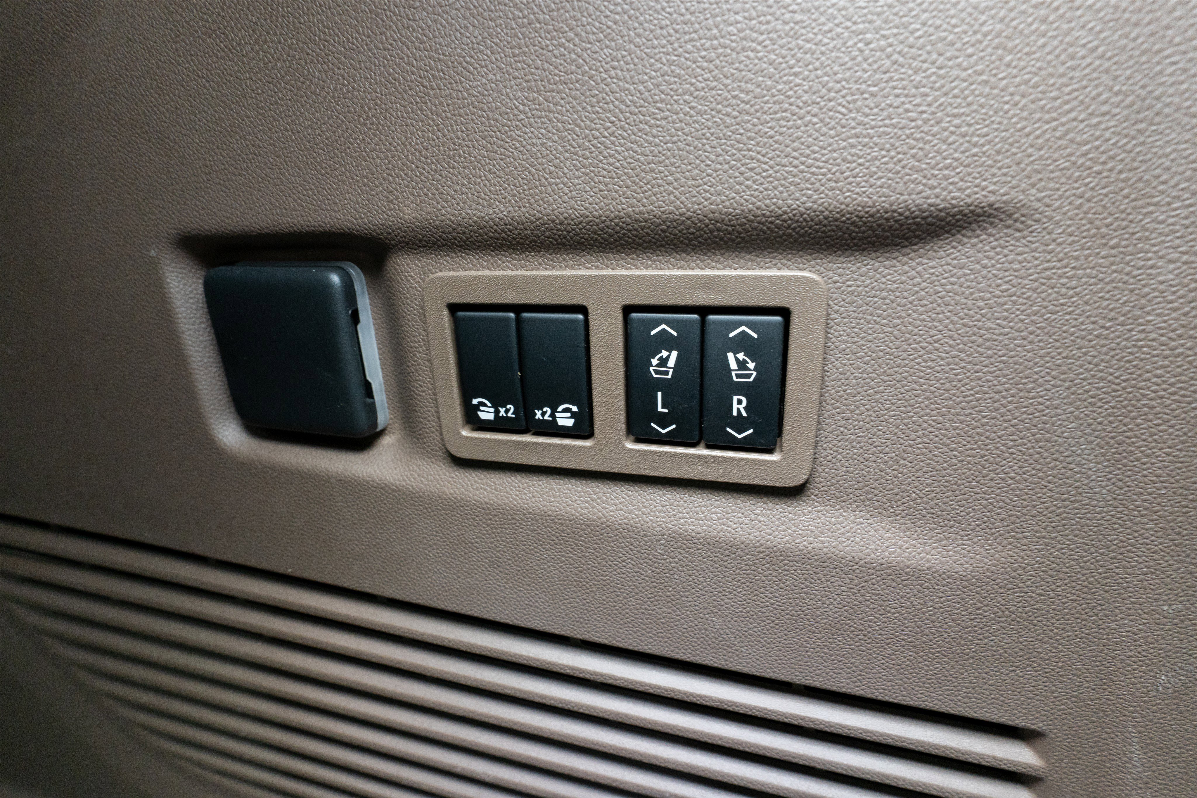 Used 2022 GMC Yukon XL Denali w/ Denali Premium Package image 36