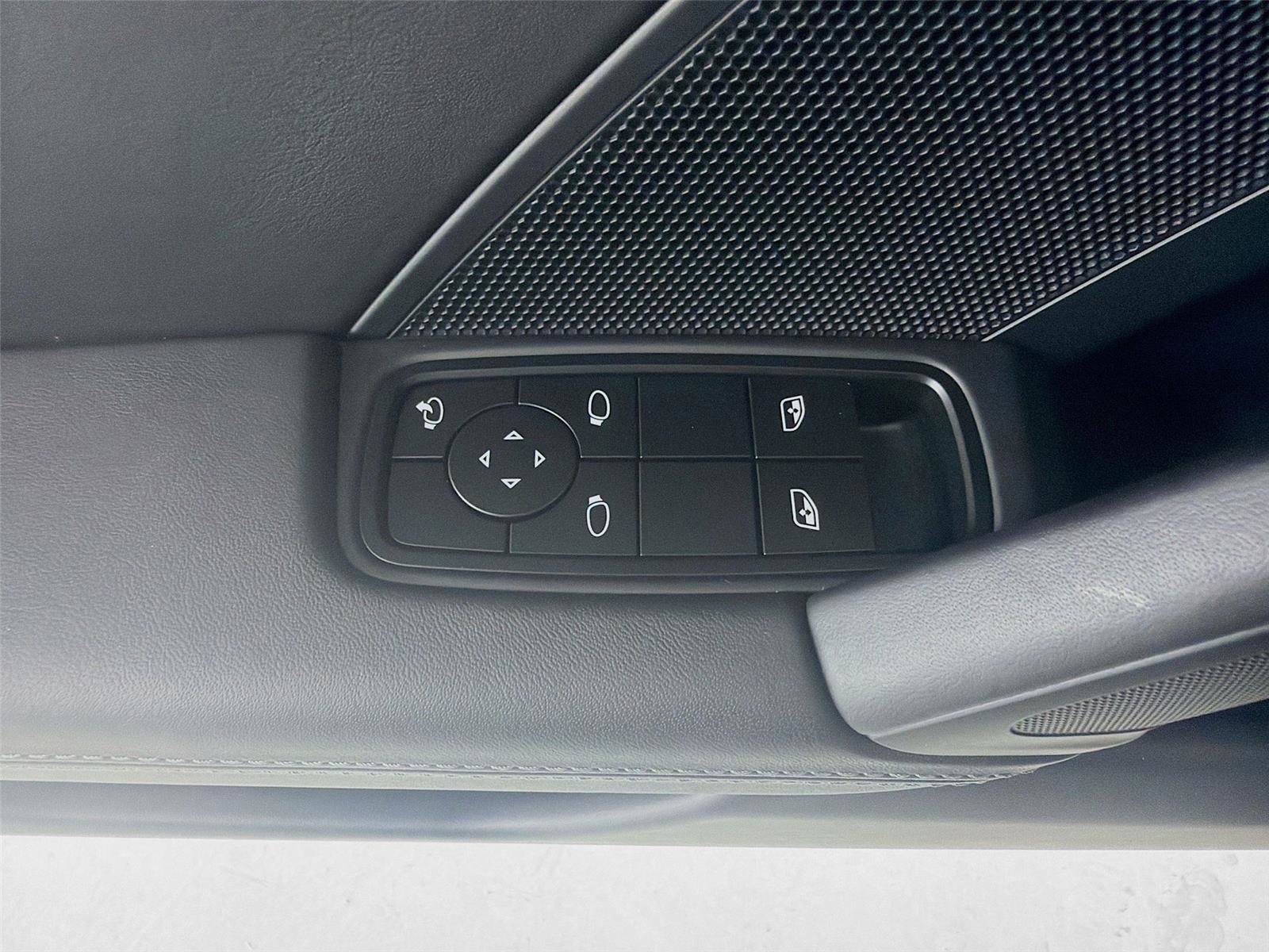 Certified 2025 Porsche 911 Carrera image 8