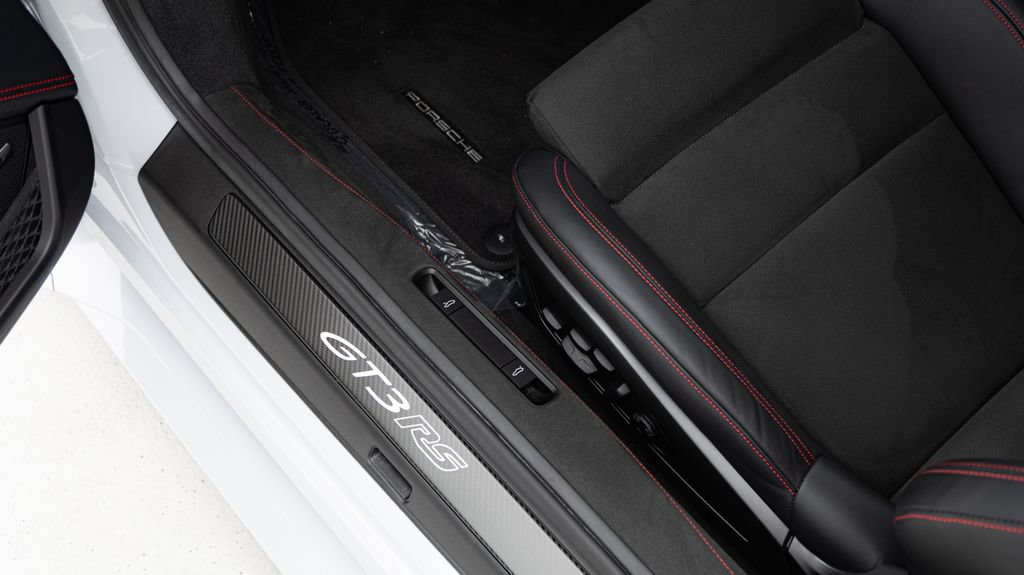Certified 2025 Porsche 911 GT3 RS RWD image 33