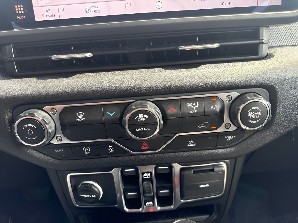 Used 2025 Jeep Wrangler Unlimited Sport AWD/4WD image 15
