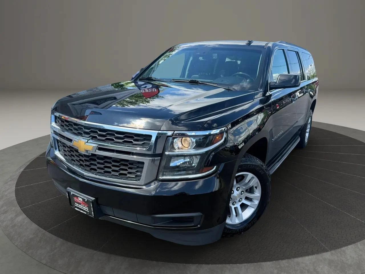 Used 2019 Chevrolet Suburban LT AWD/4WD image 2