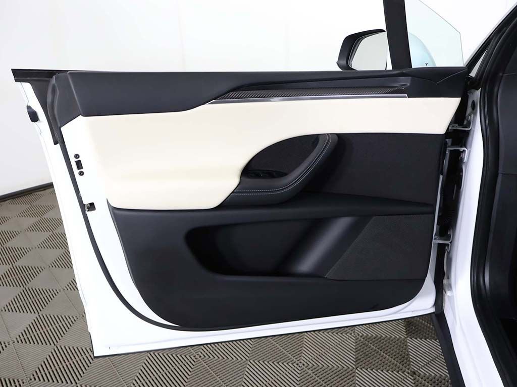 Used 2022 Tesla Model X Plaid image 25
