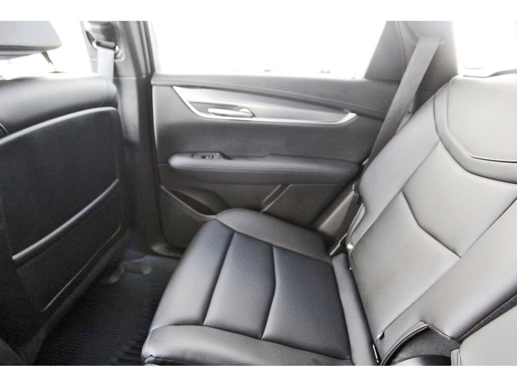 Certified 2025 Cadillac XT5 Luxury image 12