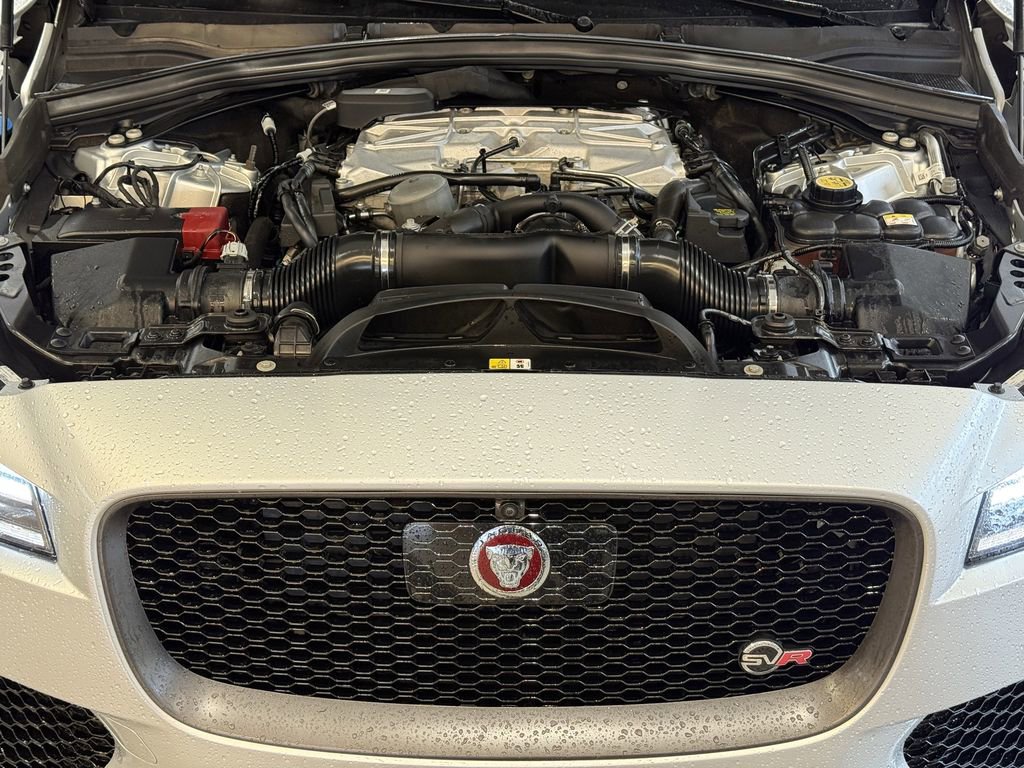 Used 2020 Jaguar F-PACE SVR image 38
