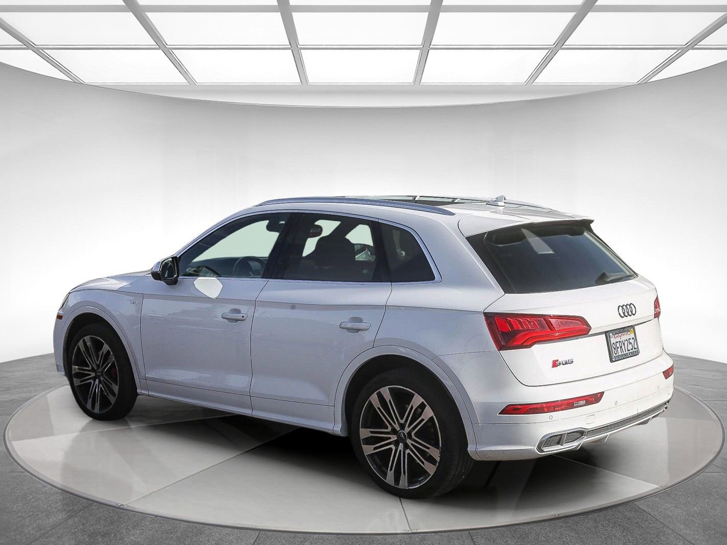 Used 2018 Audi SQ5 Prestige w/ Prestige Package image 2