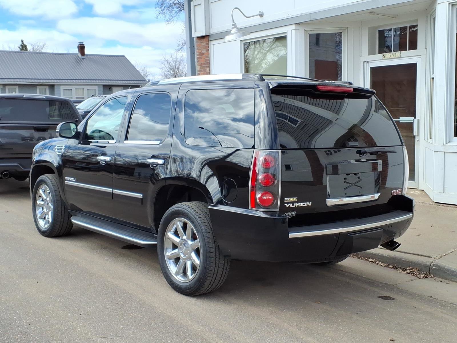 Used 2011 GMC Yukon Denali image 8