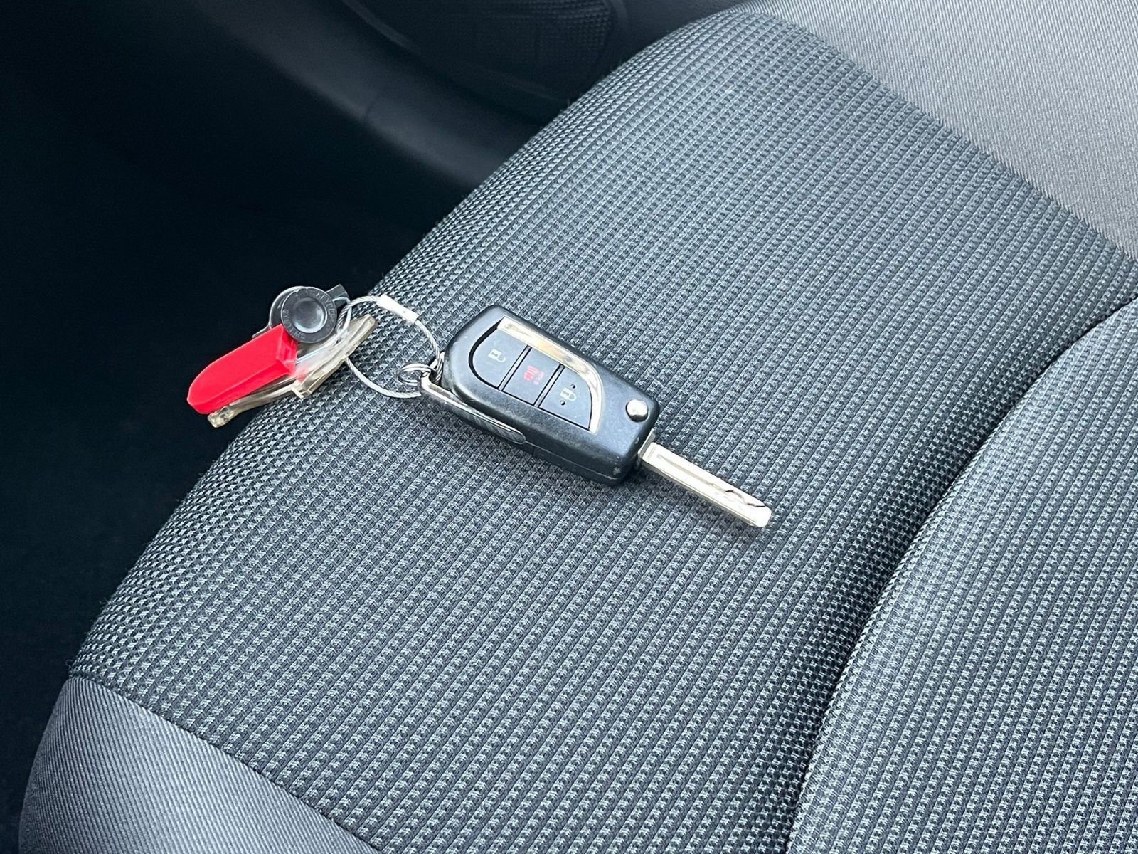 Used 2025 Toyota RAV4 LE image 22