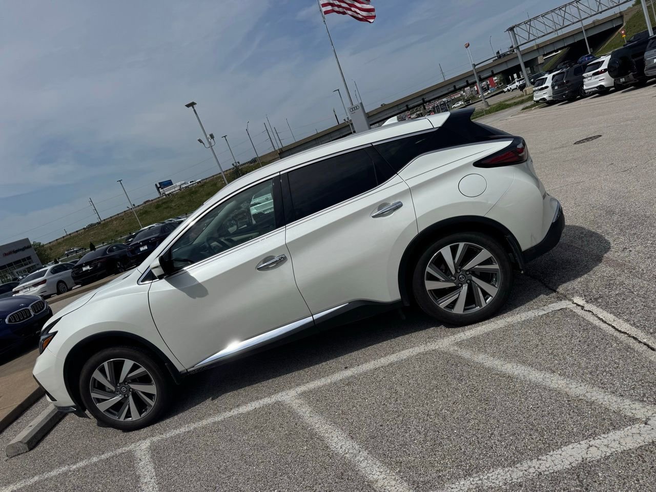 Used 2020 Nissan Murano SL w/ Moonroof Package image 2