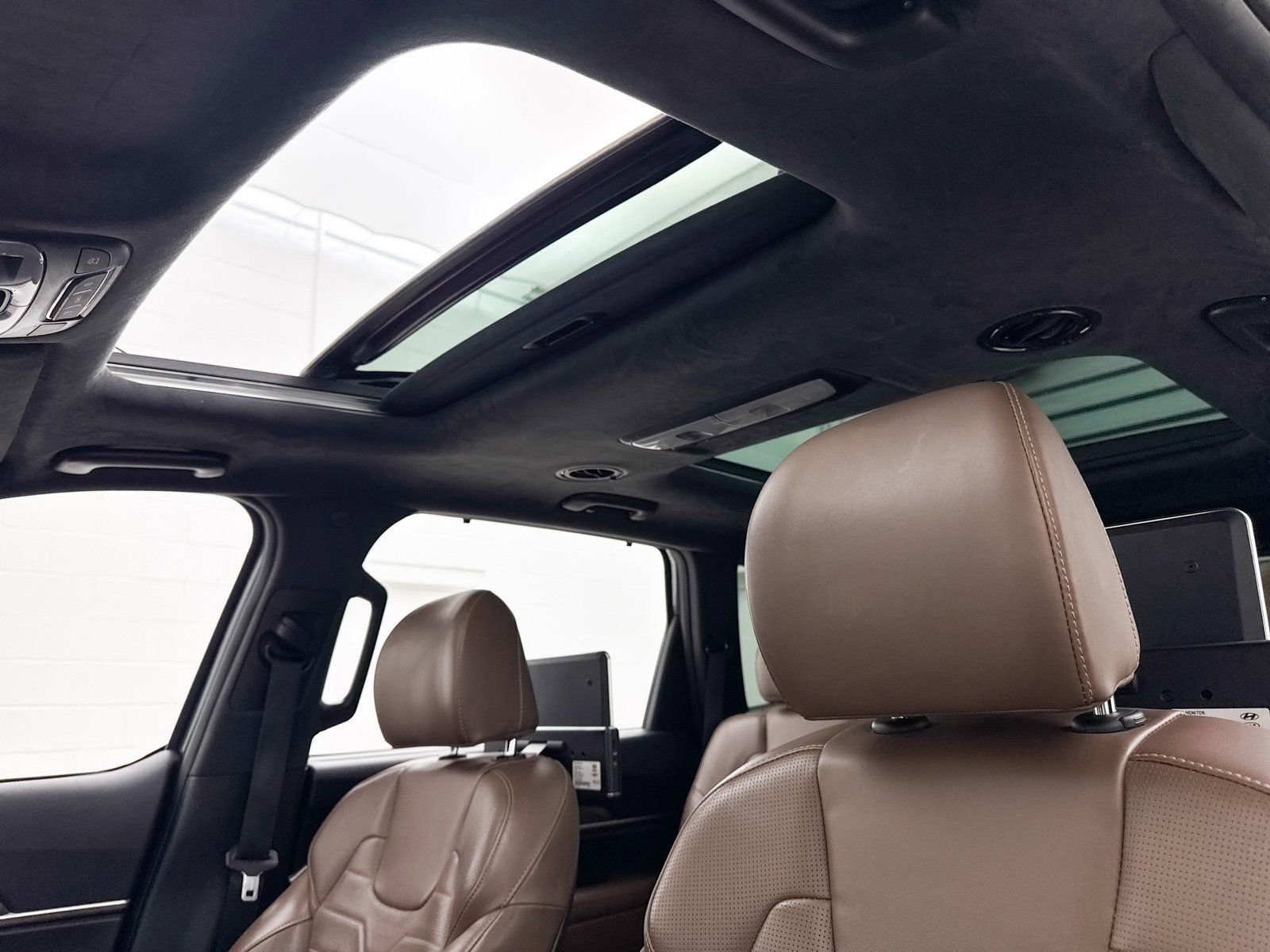 Used 2022 Kia Telluride SX w/ SX Prestige Package image 3