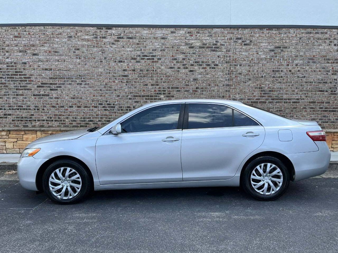 Used 2009 Toyota Camry FWD image 2
