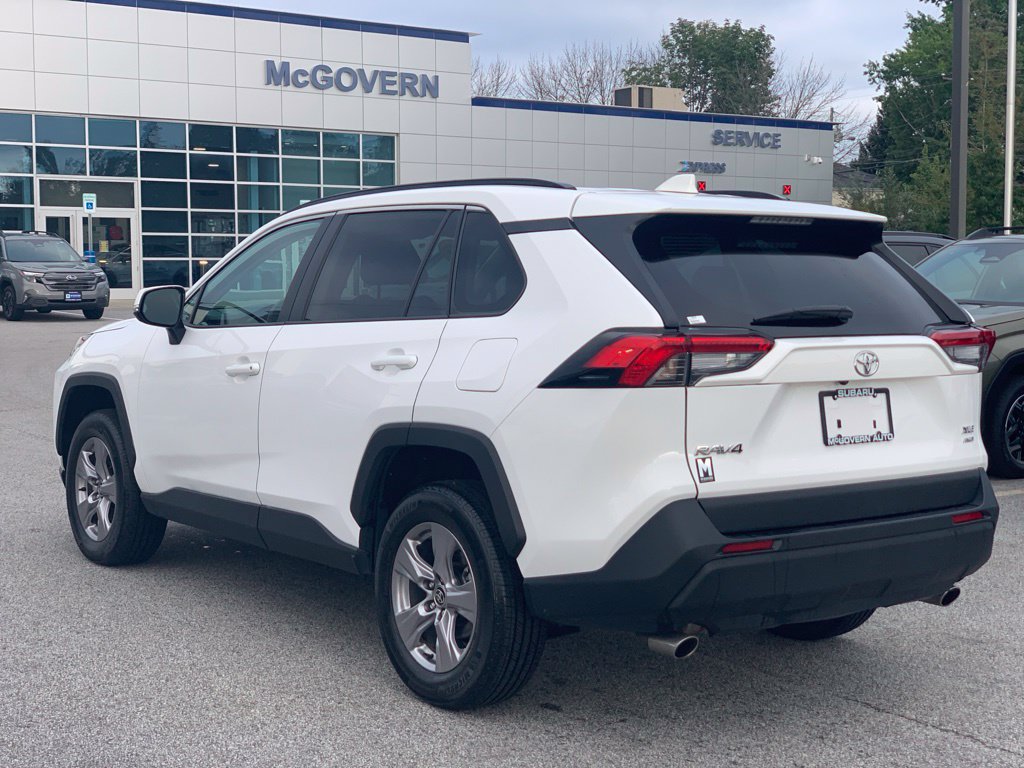 Used 2025 Toyota RAV4 XLE AWD/4WD image 4