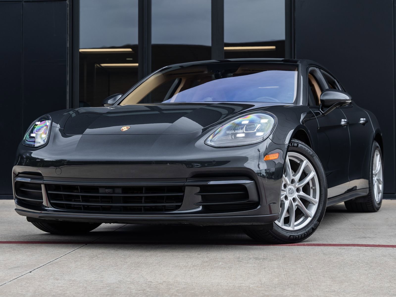 Certified 2018 Porsche Panamera image 1