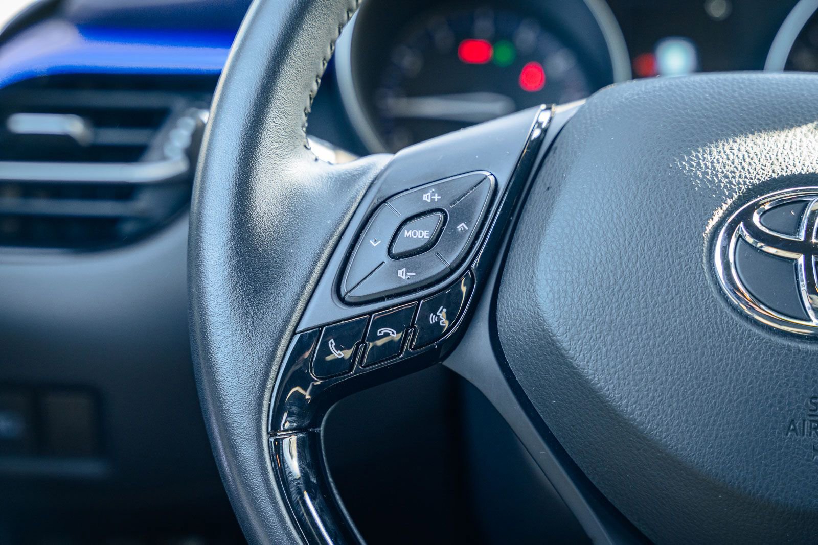 Used 2021 Toyota C-HR XLE image 25