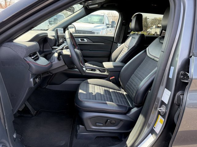 Used 2025 Ford Explorer ST-Line w/ ST-Line Street Pack AWD/4WD image 12