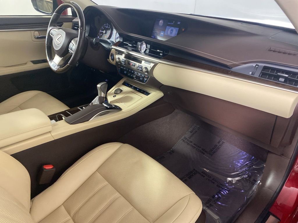 Used 2016 Lexus ES 350 w/ Luxury Package w/Wood Trim image 33