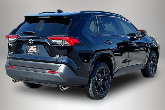 Used 2025 Toyota RAV4 LE AWD/4WD image 5