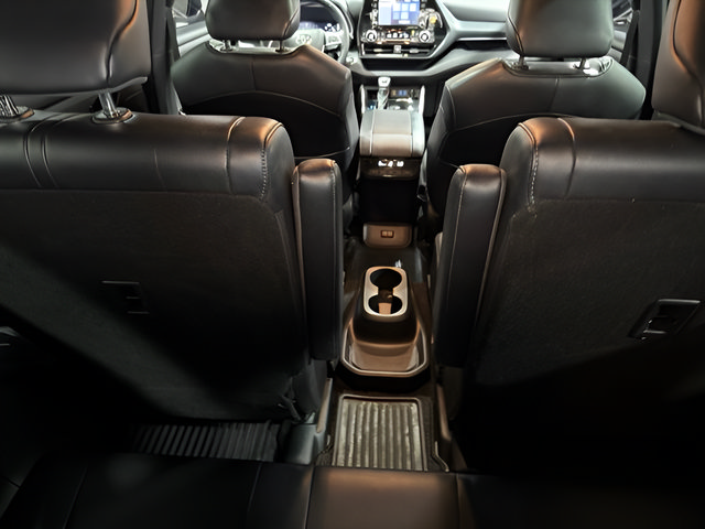 Used 2022 Toyota Highlander XSE FWD image 36
