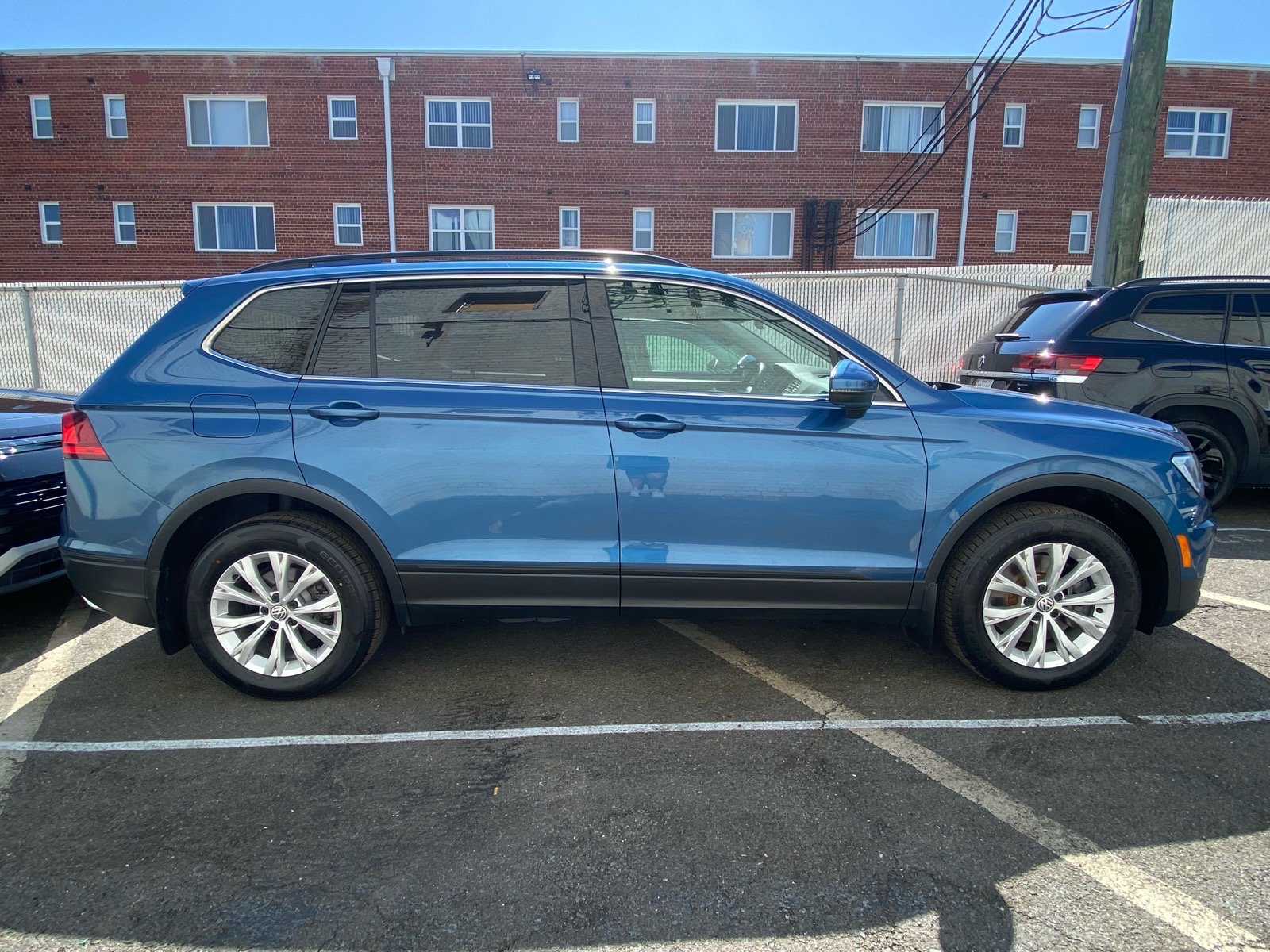 Used 2019 Volkswagen Tiguan SE FWD image 3