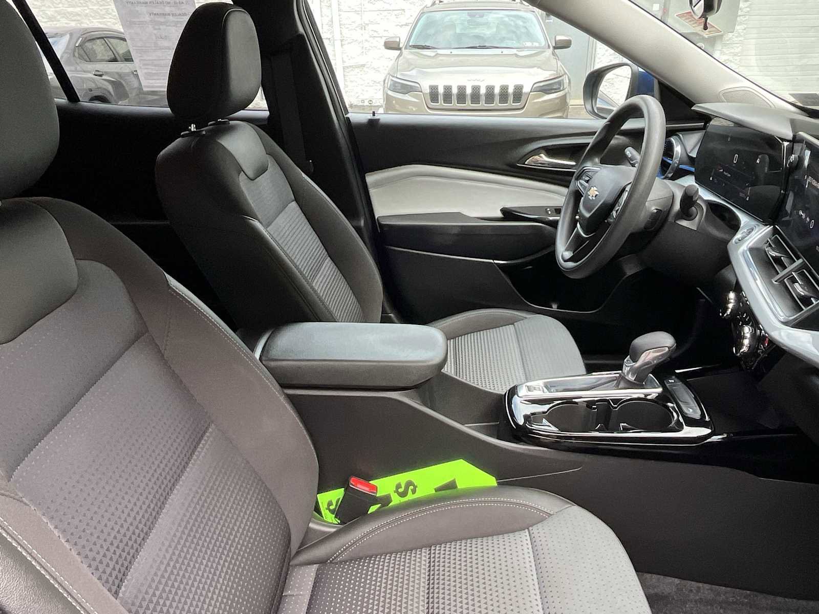 Certified 2024 Chevrolet Trax LT image 25