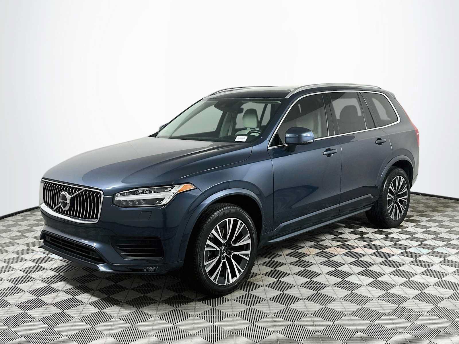 Used 2021 Volvo XC90 T6 Momentum w/ Advanced Package AWD/4WD image 3
