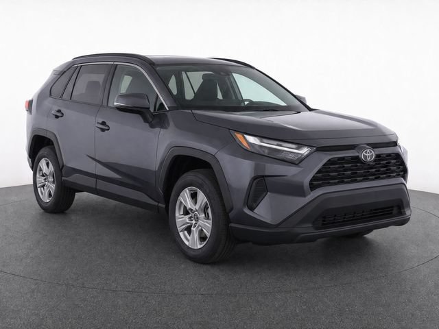 Used 2025 Toyota RAV4 XLE AWD/4WD image 2