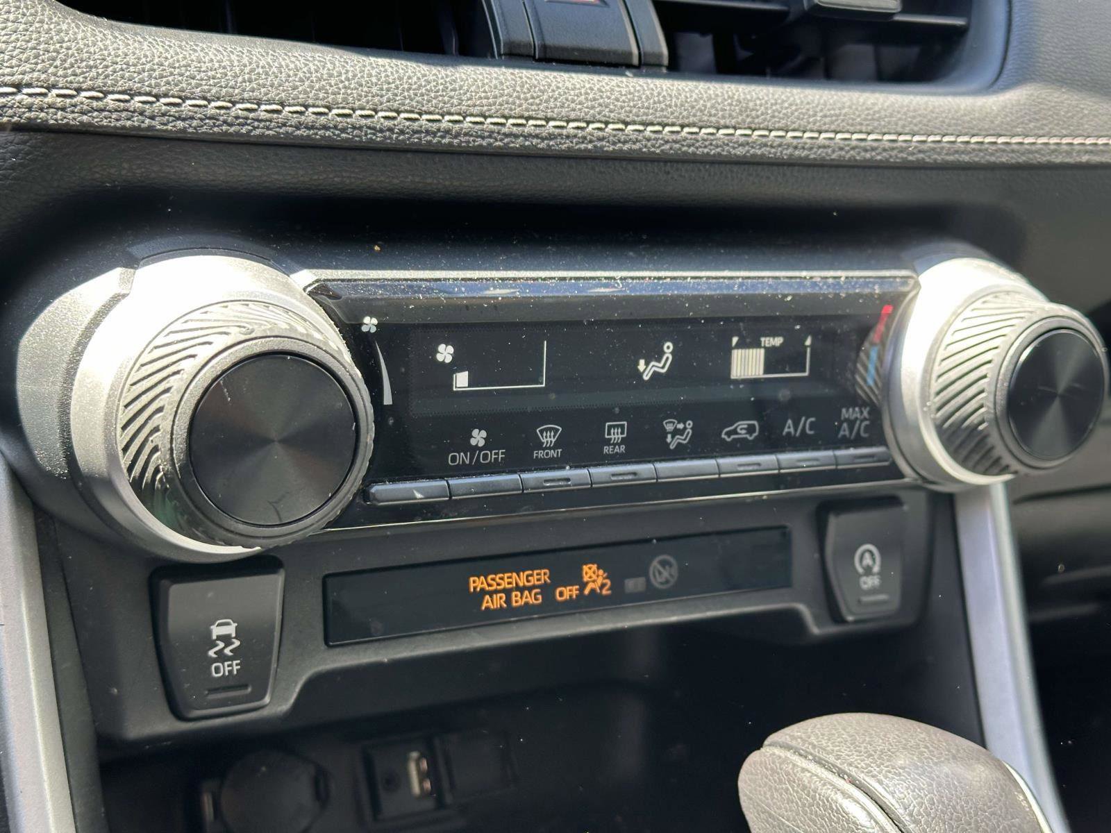 Used 2019 Toyota RAV4 LE AWD/4WD image 22