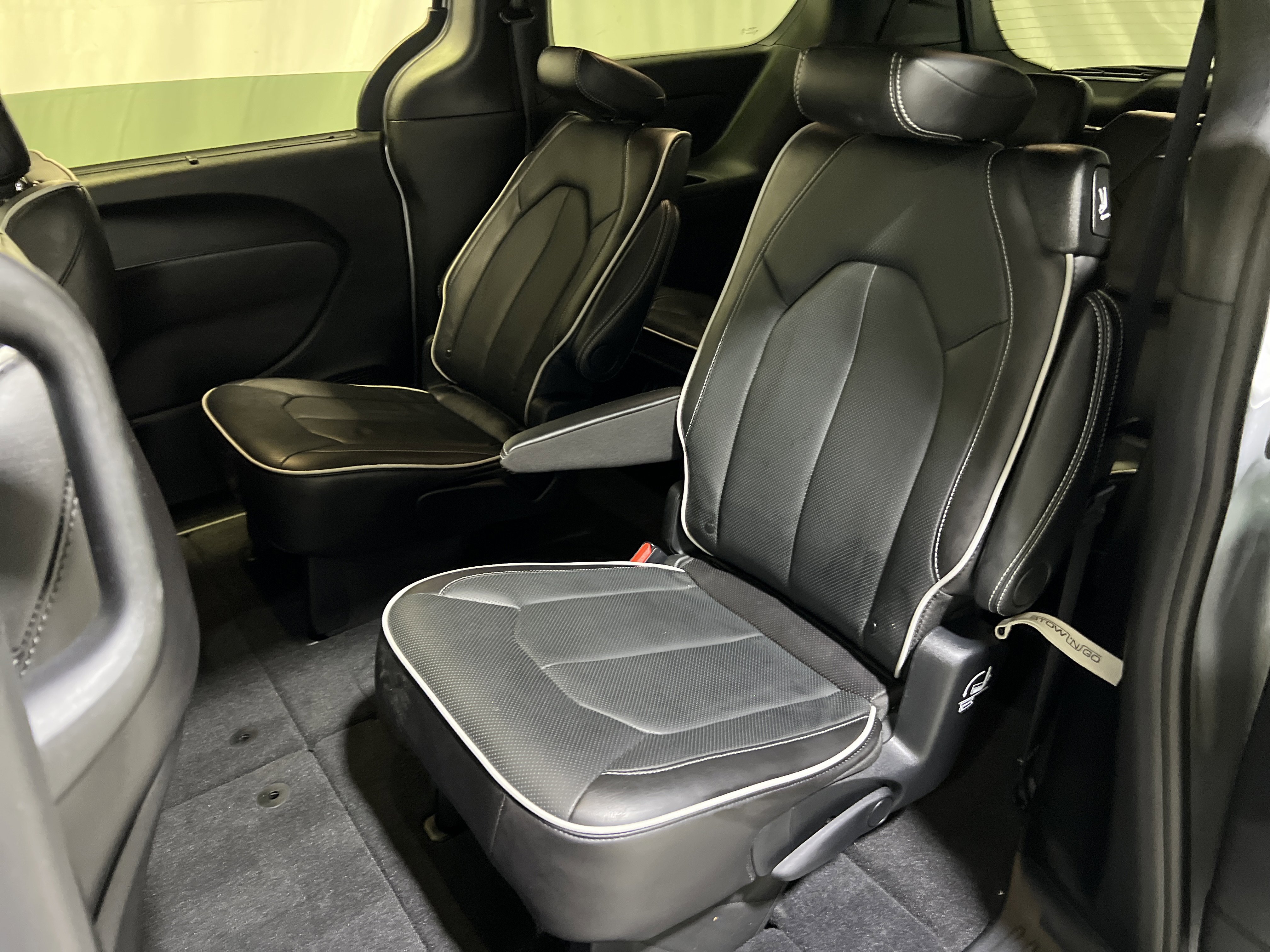 Used 2026 Chrysler Pacifica Limited FWD image 17
