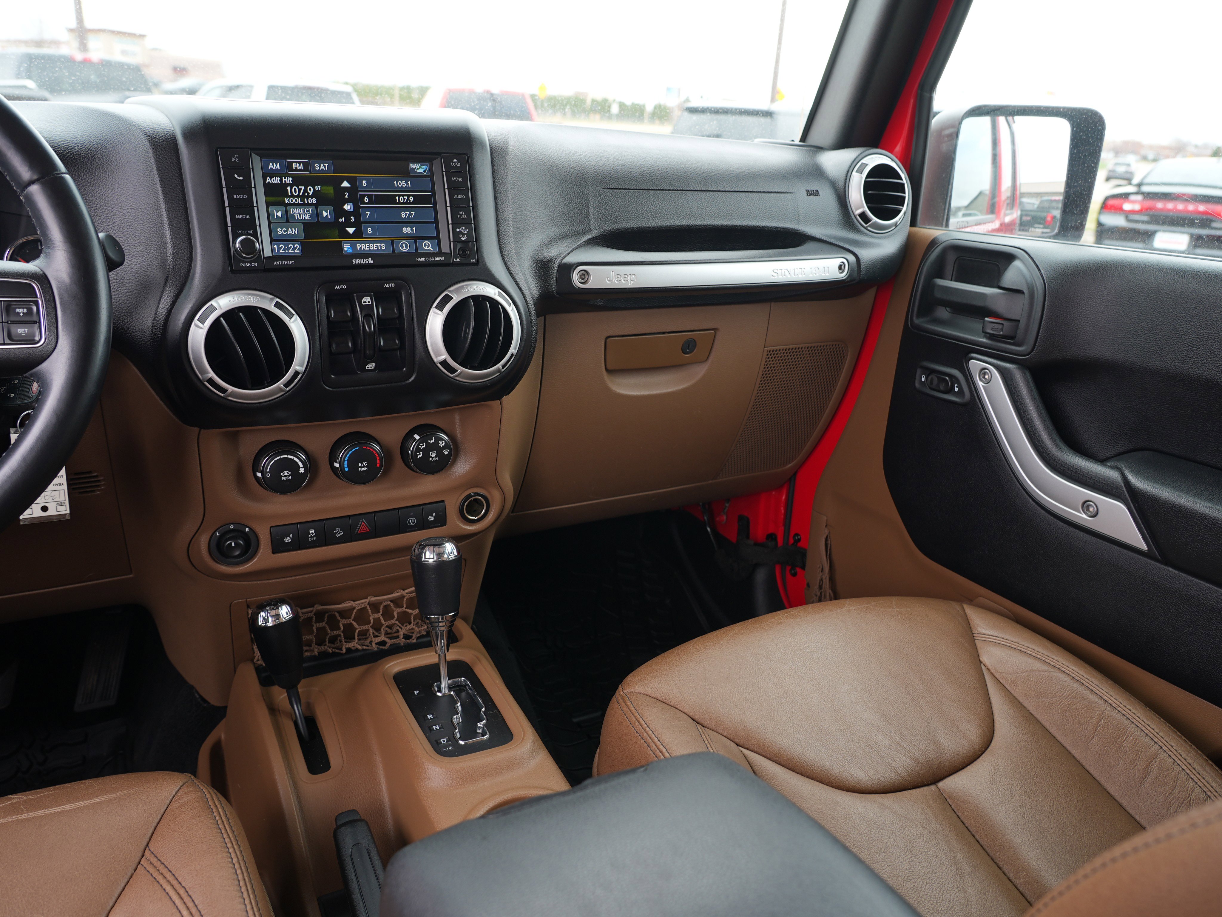 Used 2016 Jeep Wrangler Unlimited Sahara w/ Connectivity Group image 22