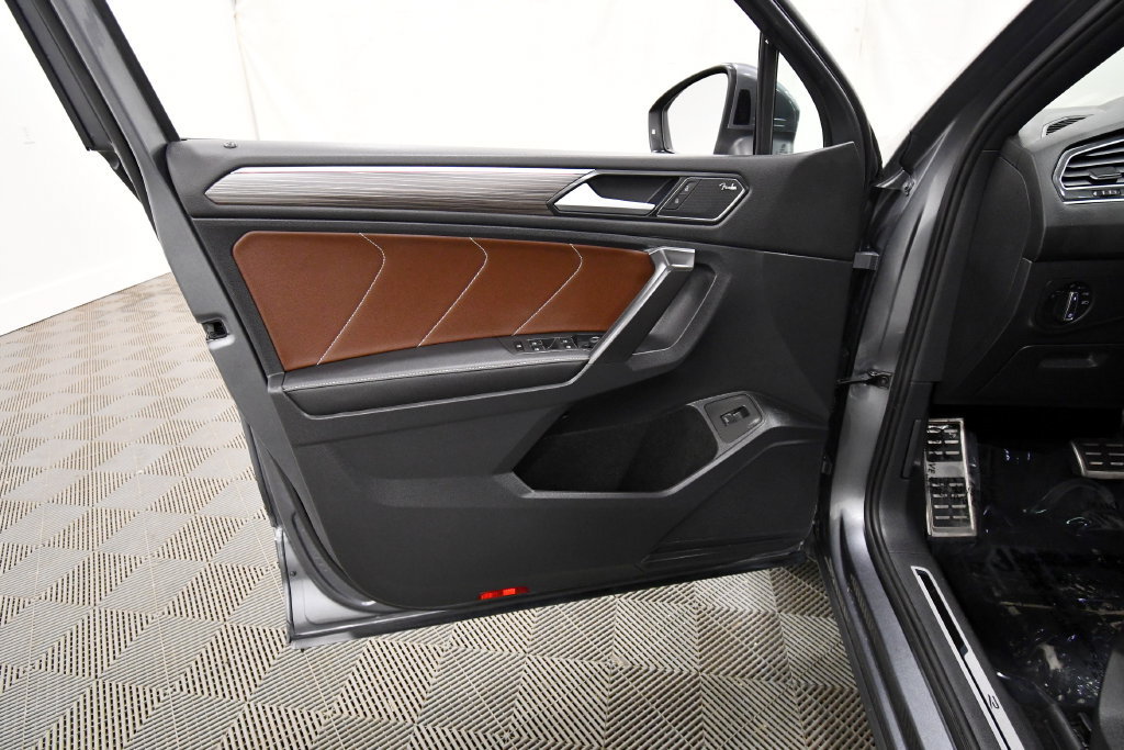 Used 2022 Volkswagen Tiguan SEL R-Line AWD/4WD image 12