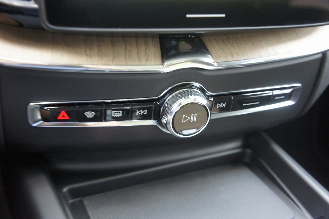 New 2026 Volvo XC60 B5 Plus w/ Protection Package Premier image 19