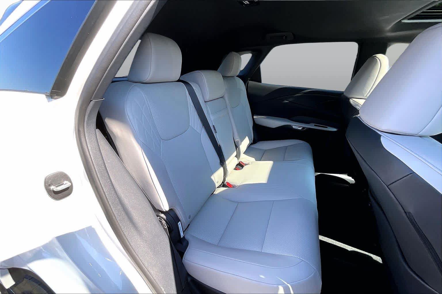 Used 2023 Lexus RX 350 Premium w/ Accessory Package AWD/4WD image 20