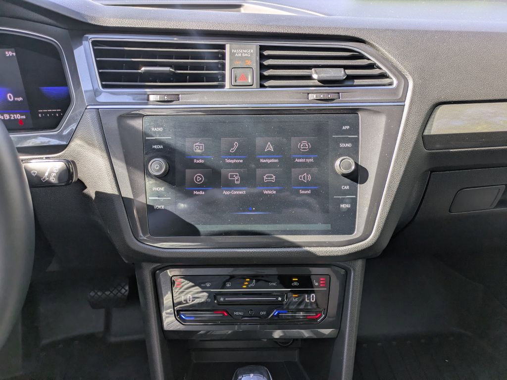 Used 2022 Volkswagen Tiguan SE AWD/4WD image 19