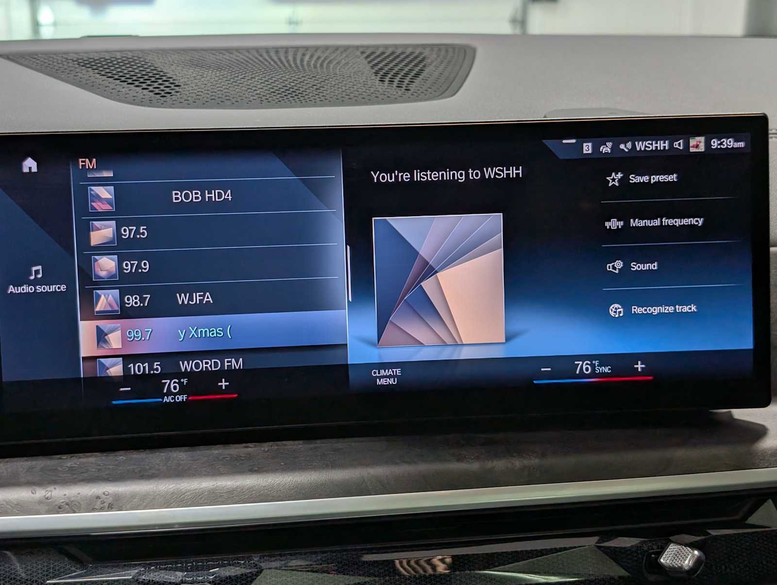 Used 2023 BMW X7 xDrive40i w/ Climate Comfort Package image 25