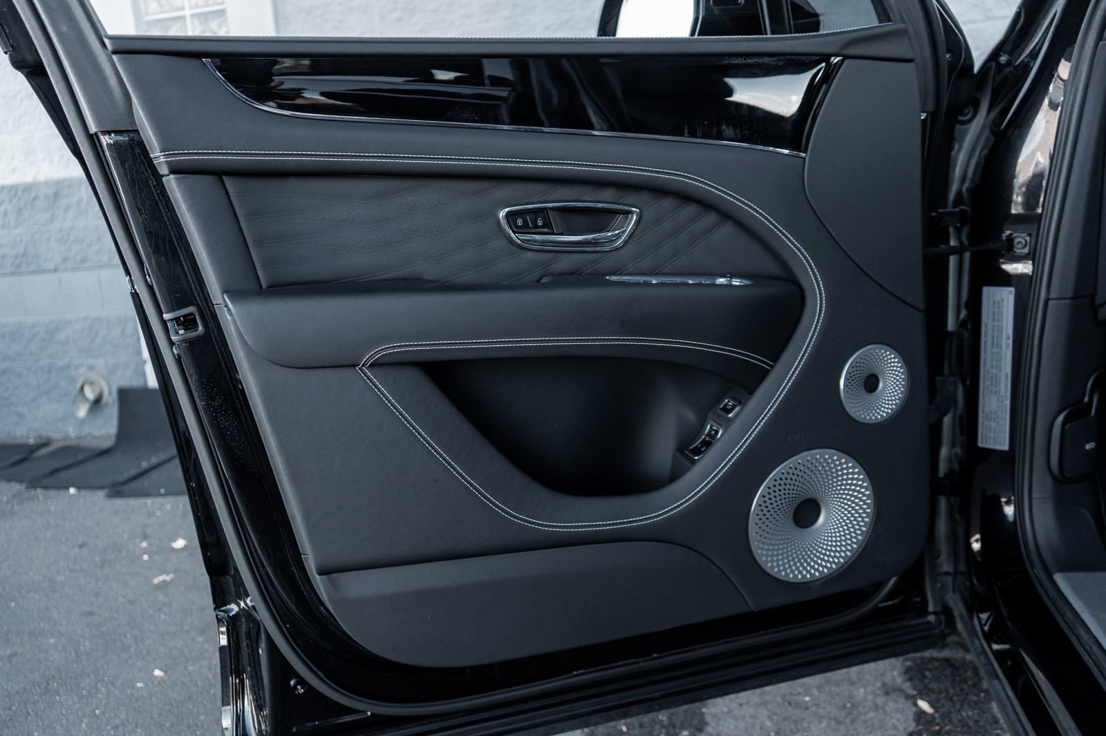 Used 2024 Bentley Bentayga Extended Wheelbase image 22