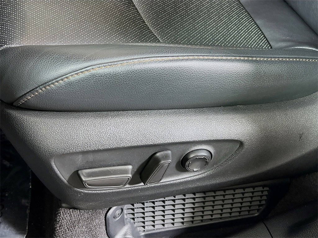 Certified 2025 Toyota Sienna Platinum image 18