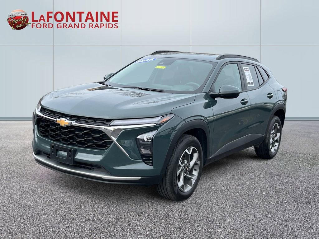 Used 2025 Chevrolet Trax LT image 1