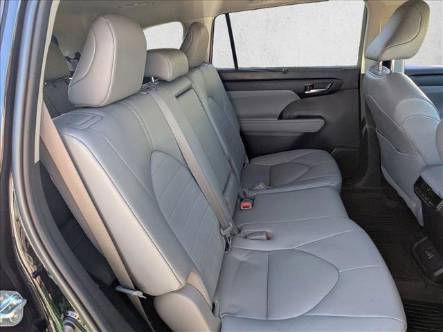 Used 2023 Toyota Highlander XLE image 22