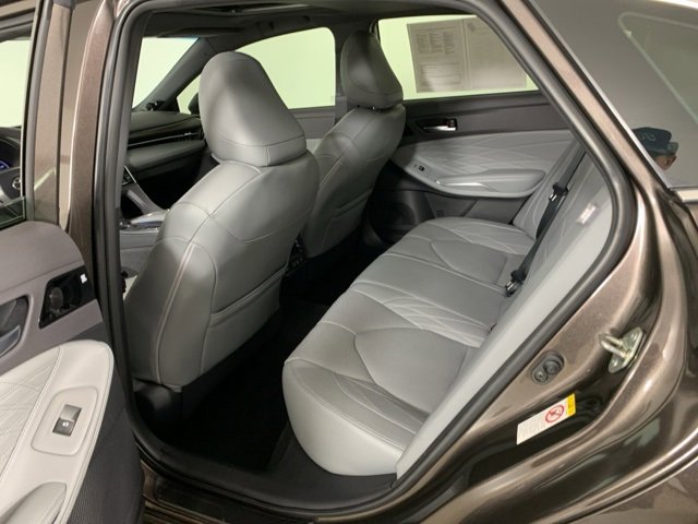 Used 2019 Toyota Avalon Limited image 32