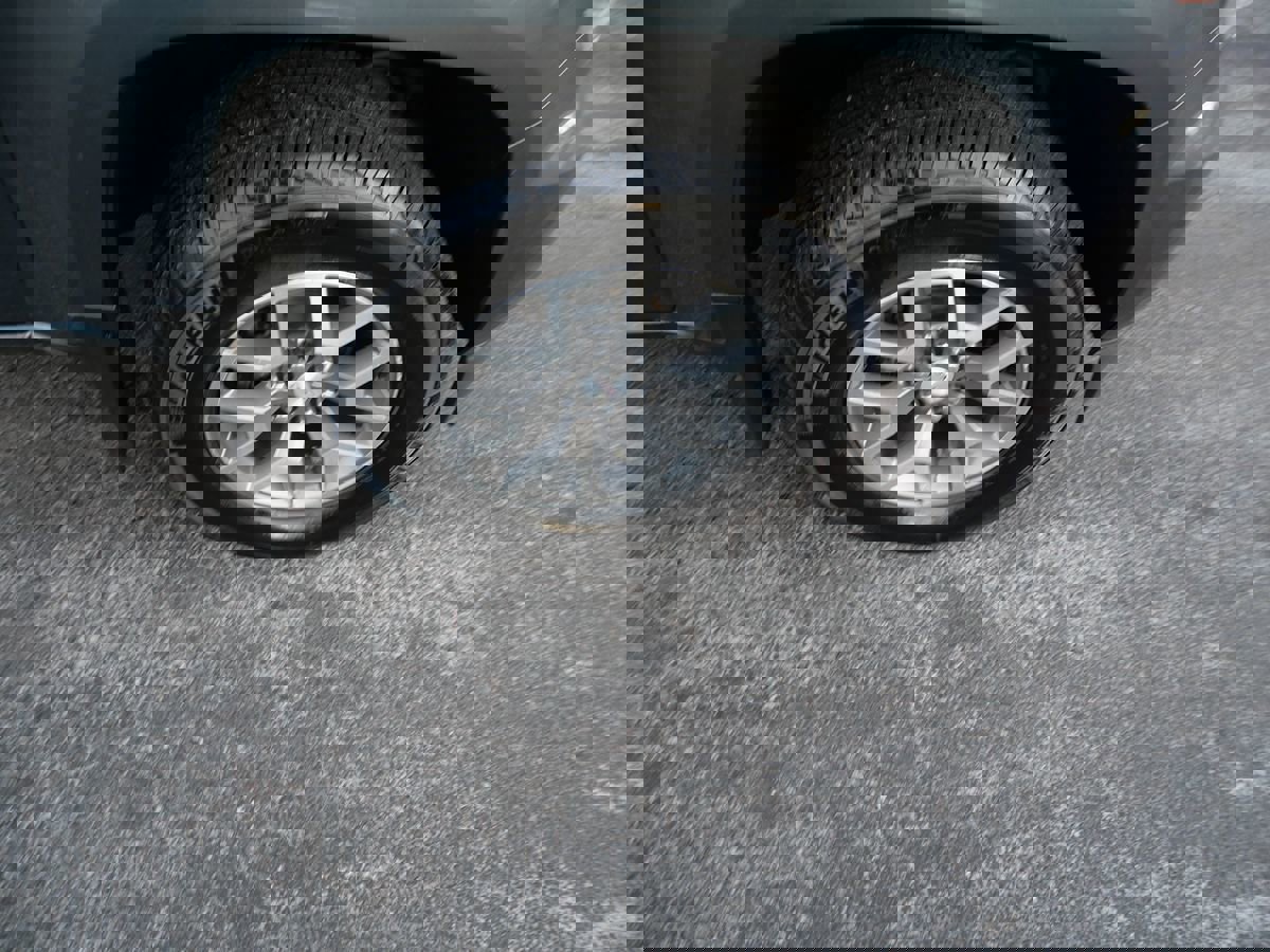 Used 2015 GMC Canyon SLE w/ All-Terrain Package image 31