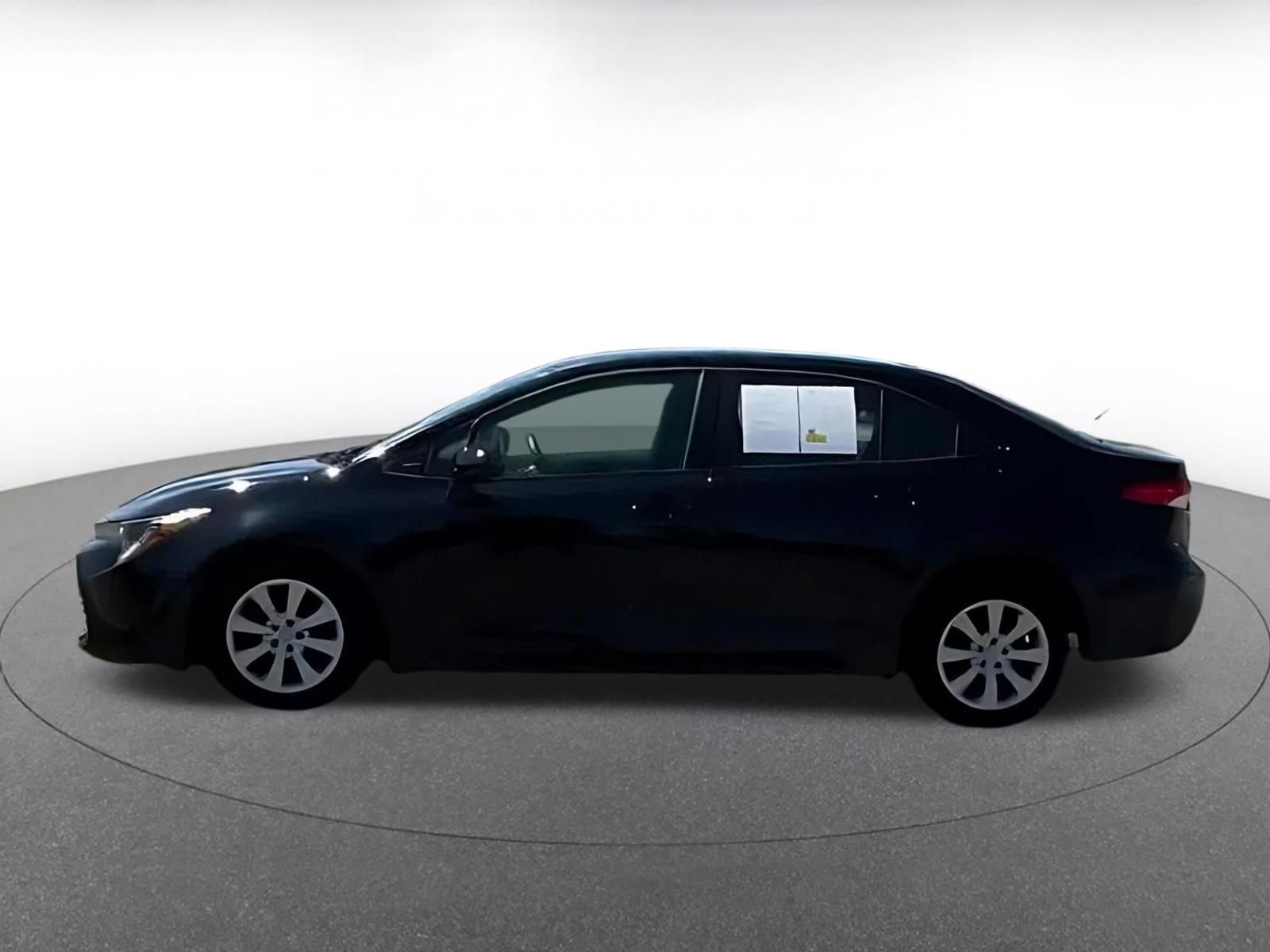 Used 2025 Toyota Corolla LE FWD image 6