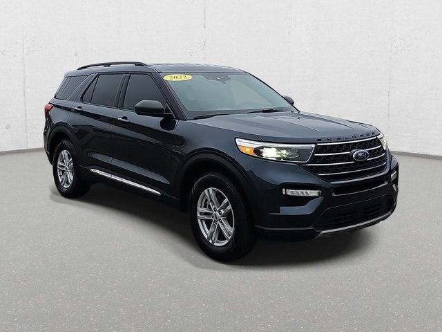 Used 2022 Ford Explorer XLT w/ Equipment Group 202A image 3